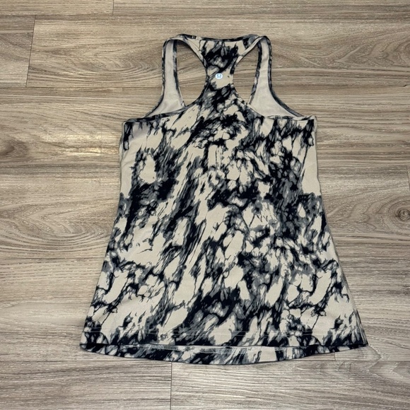 Lululemon Shibori Size 8 Granite Cool Racerback Tank Top - Picture 2 of 3